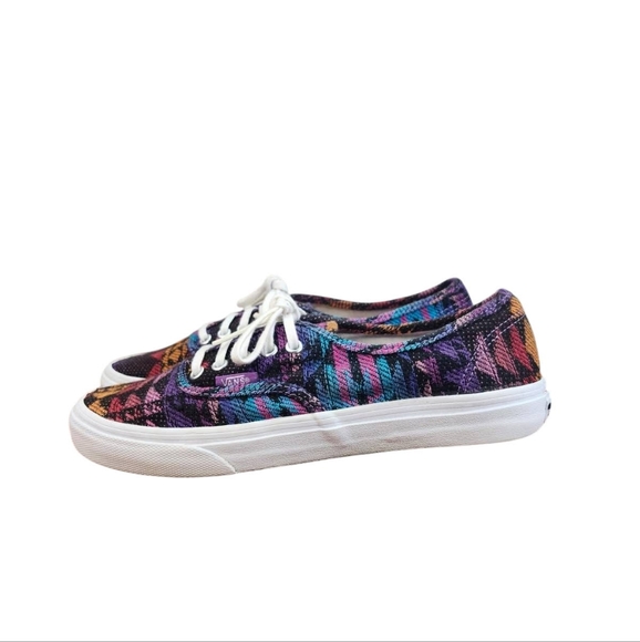 Vans Shoes - Vans Aztec Abstract Print Shoe (W7, M5.5)